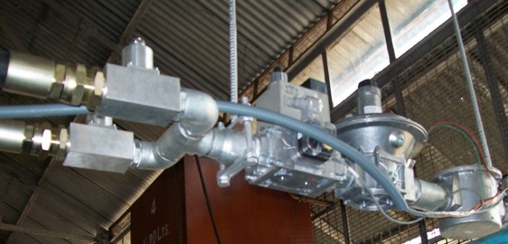 Gas train installation for V type engine without canopy